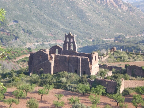 Ruínas del antiguo monasterio de monjes Carmelitas